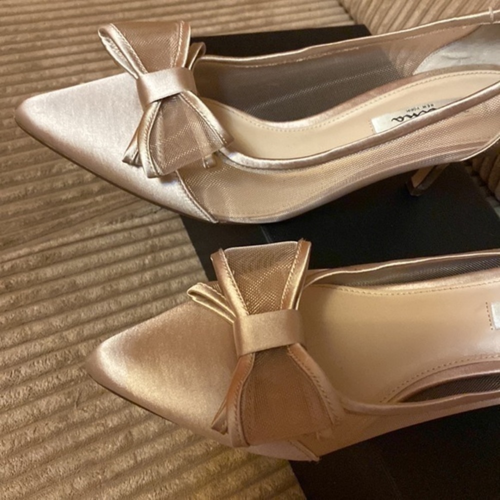 Nina size 9 champagne satin pumps bow heels wedding bridal shoes kitten heel - Picture 5 of 10